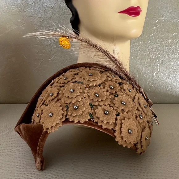 REFINED 1950's VELOUR & FELT "FLOWERS" COCKTAIL HAT